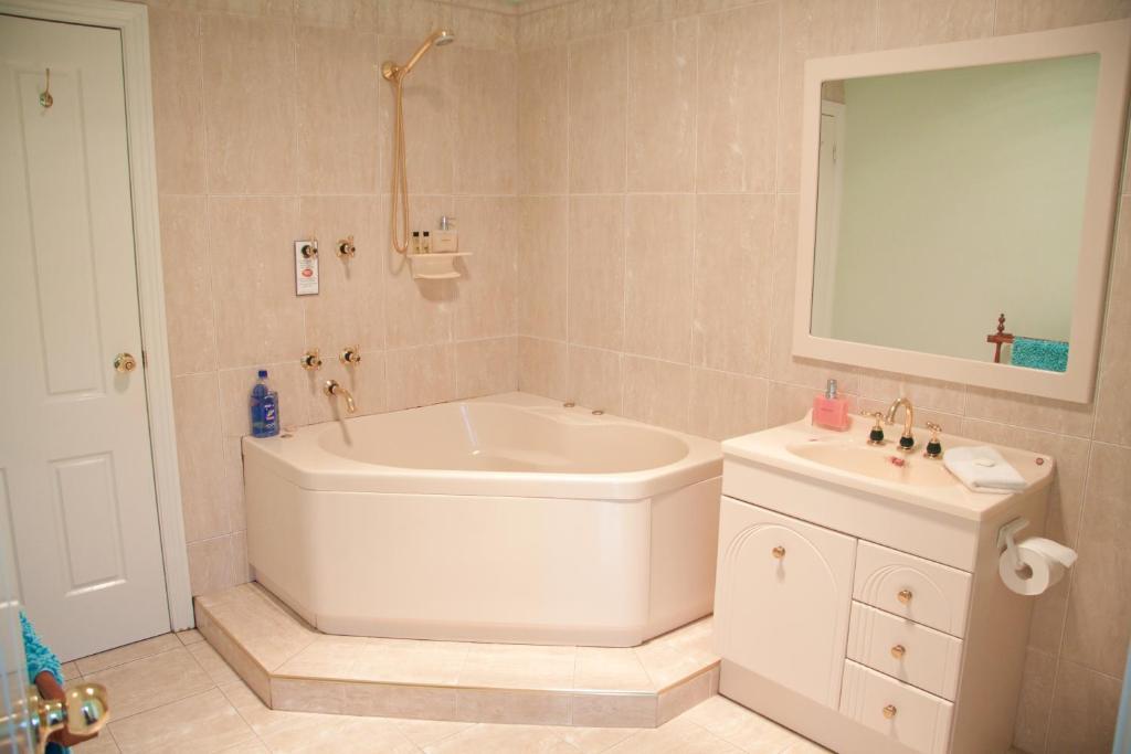 Holly Lane Mews Motel Yarra Glen Phòng bức ảnh